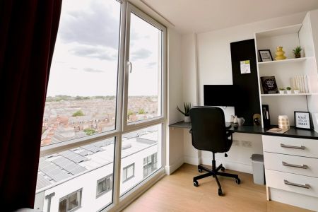 Silver Super-Large City Studio, Floors 2-4 - Photo 2