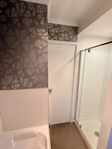 Recently Renovated Family Friendly 3 Bedroom Home - Photo 4