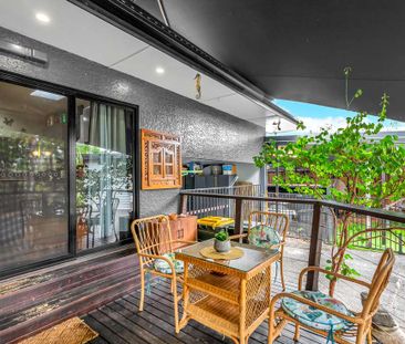 Lovely Quaint Convenient Home with Huge Pool! - Photo 1