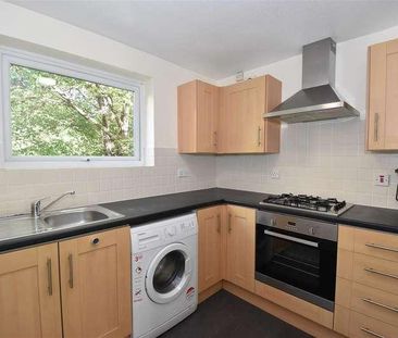 Aurum Close, Horley, RH6 - Photo 3