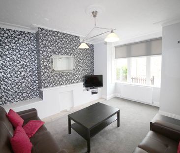 Rosemont Avenue (room 2), Bramley, Leeds - Photo 2