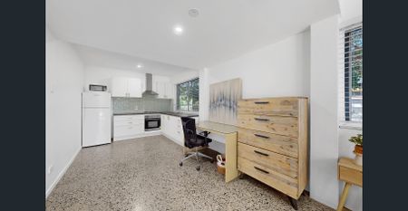 Stylish Renovated Studio in the Heart of Chermside – Minutes from Westfield! - Photo 5