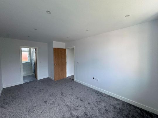 4 bedroom semi-detached house to rent - Photo 1