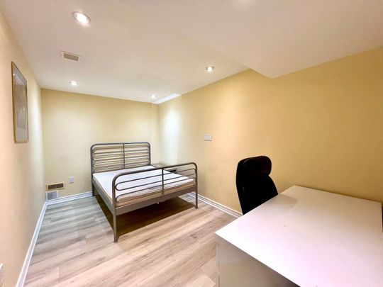 For Lease - 23 Toporowski Avenue, Richmond Hill, Ontario - Photo 1