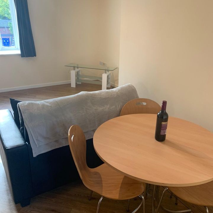 2 Bed Flat, Carr Mills, LS7 - Photo 1