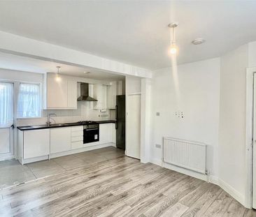 2 bedroom semi-detached house to rent - Photo 5