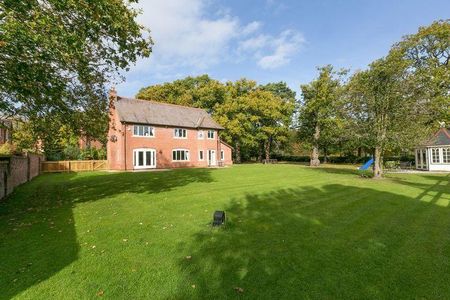 5 bedroom detached house to rent - Photo 2