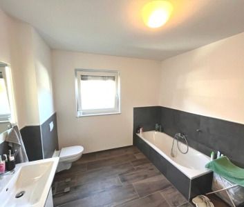 Großzügige "Neubau" Wohnung im Obergeschoss eines 6 Familienhauses - Photo 4