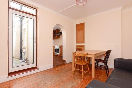 3 bedroom semi-detached house to rent - Photo 2