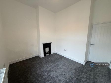 2 bedroom end of terrace house to rent - Photo 4