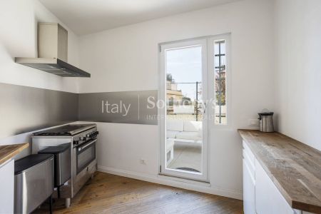 Bright penthouse with terrace in the Parioli neighbourhood - Photo 3
