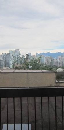 Large 900 sf 2-Level 2-bed1-bath unit in Fairview Slope - Photo 1