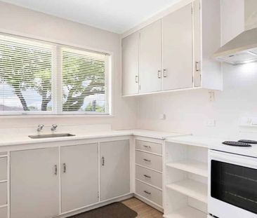 A hop, skip and a jump to the buzzing township... - Photo 5