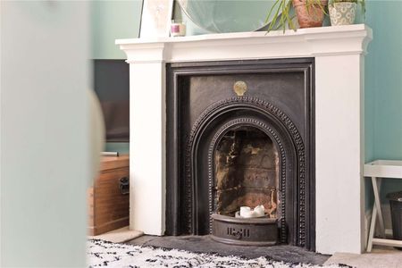 Stylish and spacious period property with lovely garden in prime central Knutsford location - Photo 4
