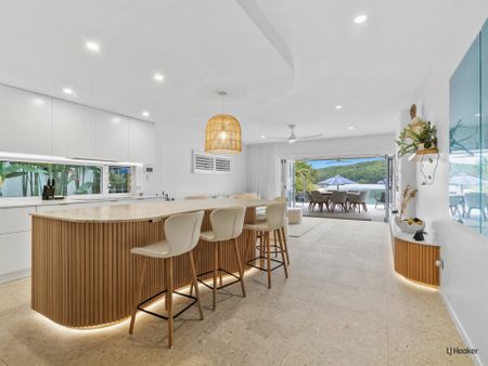 LUXURY WATERFRONT FULLY FURNISHED THREE BEDROOM + HOME OFFICE - Photo 4
