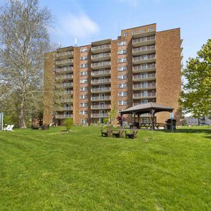 Thames Park Tower Apartments - Photo 2