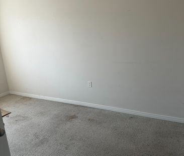 For Lease - 73 Summer Lane Unit# Upper Room1, Selwyn, Ontario - Photo 1