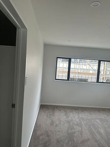 Double westlake - Brand New - Vacant - Photo 3