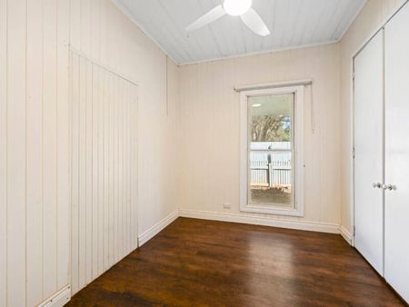 8 McCarthy St, 4350, Newtown - Photo 2