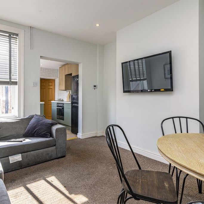 4 bedroom terraced house to rent - Photo 1