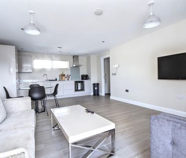 2 Bedroom Flat / Apartment to let - Photo 5