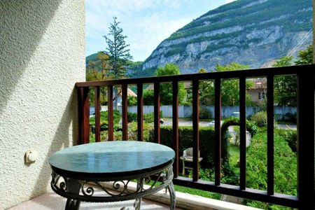 À louer - Bel appartement de 4 pièces avec 2 balcons à Veyrier - Photo 5