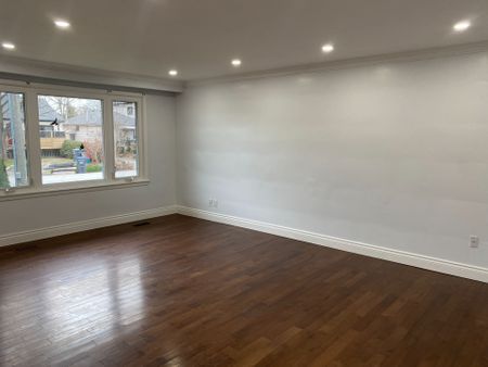 For Lease - 1067 Edgeleigh Avenue Unit# Main, Mississauga, Ontario - Photo 3