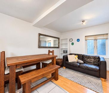 3 bedroom flat to rent - Photo 2