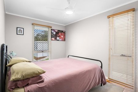 Comfortable Family Home - Photo 3