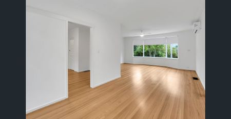 Spacious family living in prime Doncaster East - Photo 2