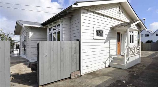 A Beguiling Bungalow - Photo 1