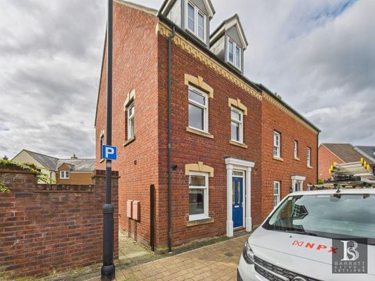 4 bedroom semi-detached house to rent - Photo 1