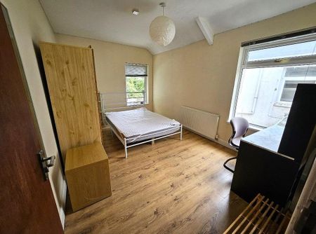 6 bedroom terraced house to rent - Photo 3