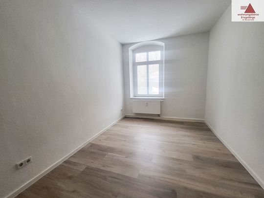 Geräumige 3-Raum-Familienwohnung im Grünen - Krumhermersdorfer Straße in Zschopau! - Photo 1