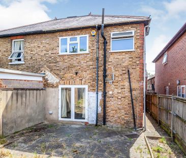 3 bedroom semi-detached house to rent - Photo 3