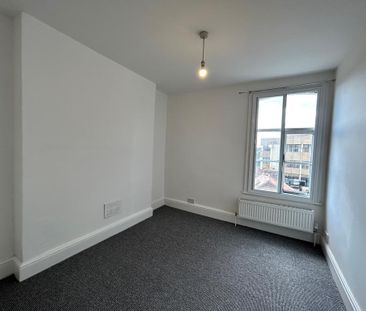 3 bedroom flat to rent - Photo 6