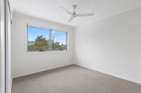 Low Maintenance Townhouse in Brightwater - Photo 3