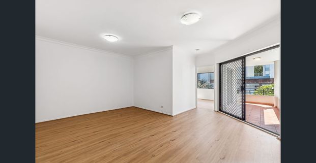 Stylish Coastal Simplicity - Photo 1