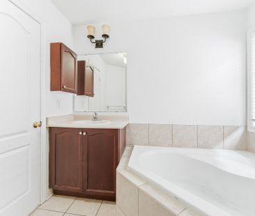 For Lease - 4 Rocky Point Crescent, Brampton, Ontario - Photo 3