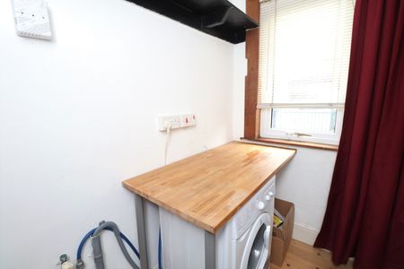 4 bedroom terraced house to rent - Photo 2