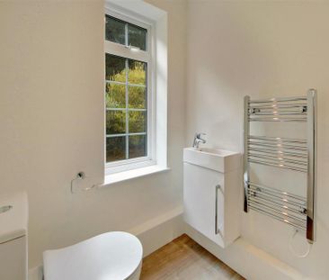 2 bedroom end of terrace house to rent - Photo 3