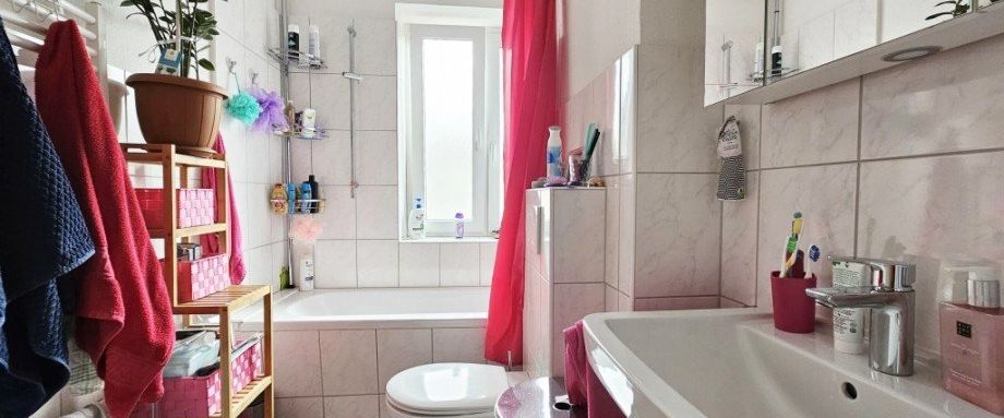 3-Zimmerwohnung mit Balkon und Mansardenzimmer - Körnerstraße - Solingen Höhscheid - Photo 1