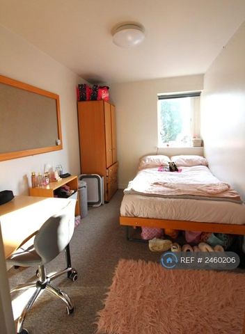 4 bedroom flat to rent - Photo 3