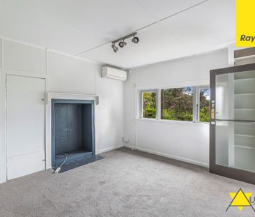 Two Bedroom, One Bathroom in Titirangi! Lawns and Gardens Included! - Photo 5