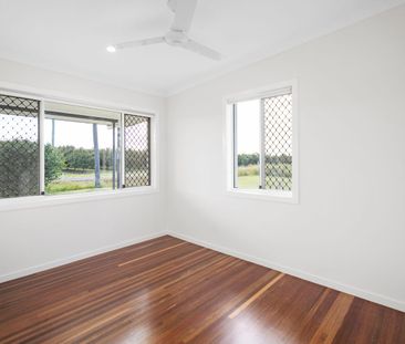 Fresh, Light-Filled Living with Space Around You - Photo 2