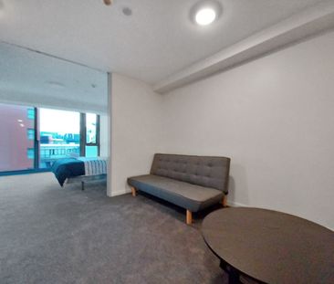 CBD apartment with Carpark! - Photo 1