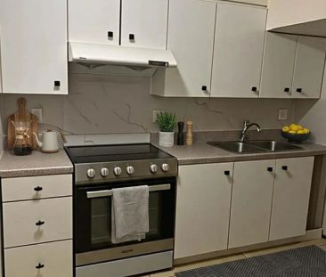 338 Lansdowne Avenue #Lower - Photo 3