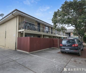 Renovated and Set to the quiet rear corner of a low-rise block - Photo 6
