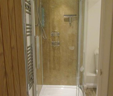 2 bedroom end of terrace house to rent - Photo 5