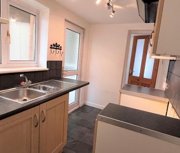 2 bedroom terraced house to rent - Photo 4